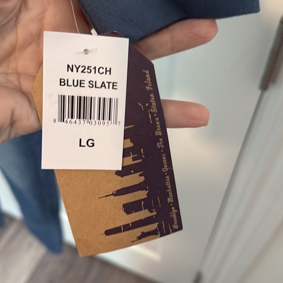 NWT SUPER COOL CHICAGO SWEATSHIRT! COMFY, SOFT AND WARM! - Picture 4 of 6